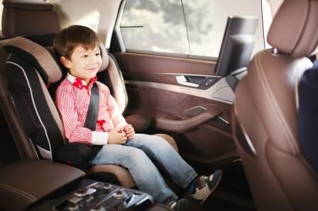 Side-by-side comparison of high-back and backless booster seats showing key differences